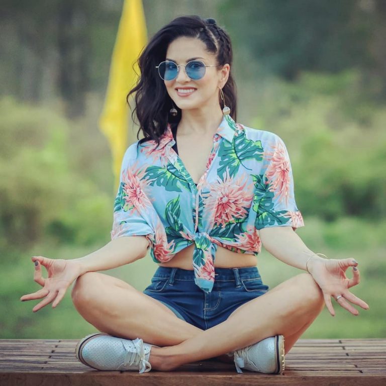 ভাষার ভঙ্গি শিখছেন সানি !!