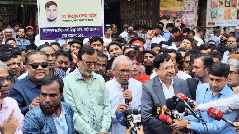 একটি দল সুযোগ পেলেই বিএনপিকে ছুরিকাঘাতের চেষ্টা করে রিজভী